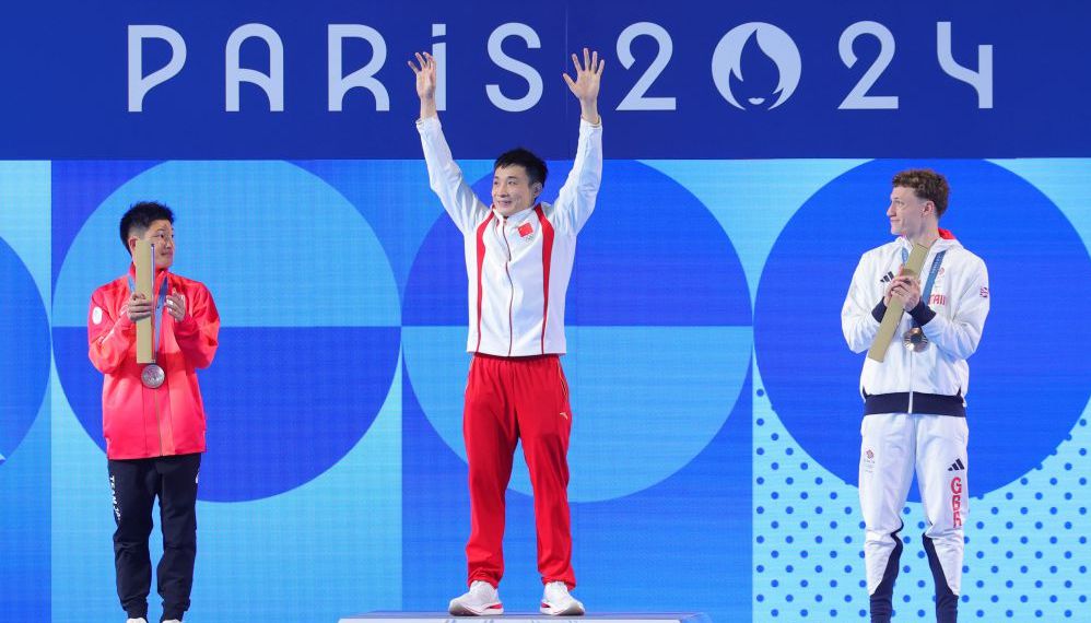 独行侠7人得分上双，浓眉17+17两双，独行侠收获三连胜